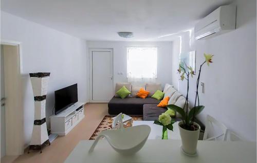 Amazing Apartment In Podstrana With Wifi