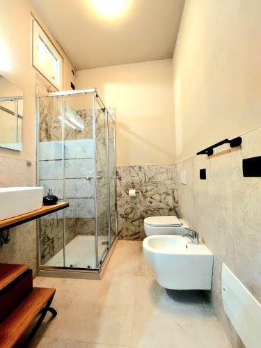 a bathroom with two sinks and a shower at Angy's House in Verona