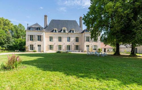 Stunning Home In Marmagne With Wifi
