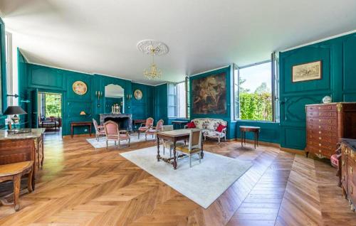 Χώρος καθιστικού στο Stunning Home In Marmagne With Wifi