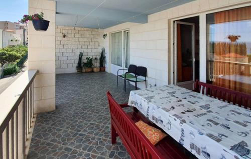 2 Bedroom Cozy Apartment In Omis