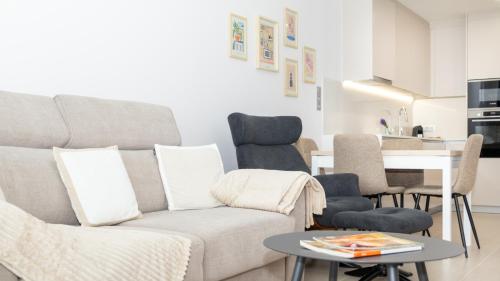 SUNSET SAILORS magic apartment