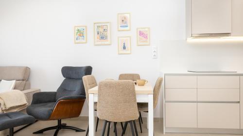 SUNSET SAILORS magic apartment