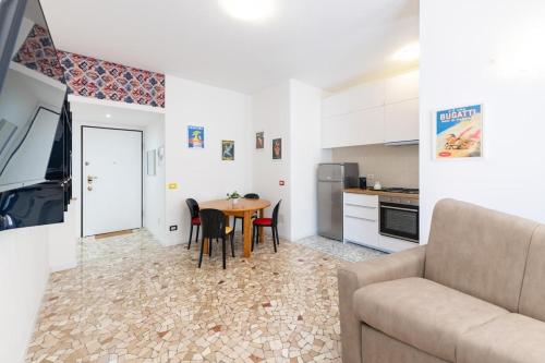 Metro M3 - 10 min Duomo - Cozy Apt W Balcony and AC