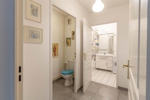 Ένα μπάνιο στο Les Galets - Duplex avec jardin - 2 chambres et bureau