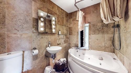 Ένα μπάνιο στο Finest Retreats - Mill House at Ormidale House