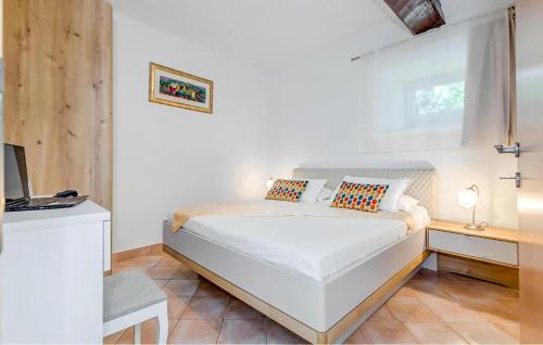 1 Bedroom Awesome Apartment In Bol