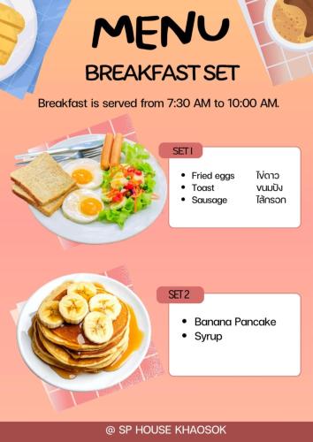 ein Bild von einem Teller Pfannkuchen mit Eiern und Brot in der Unterkunft SP House Khao Sok in Khao Sok