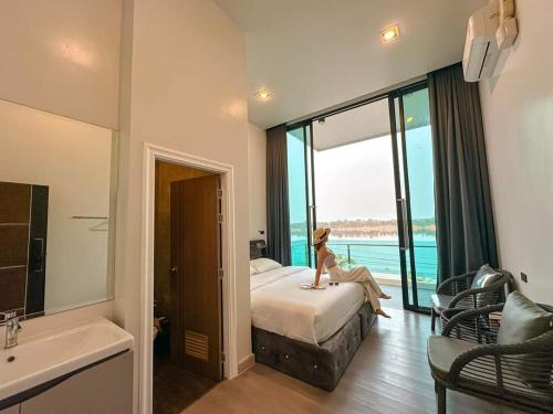 Ένα ή περισσότερα κρεβάτια σε δωμάτιο στο พูลวิลล่าริมโขง นครพนม