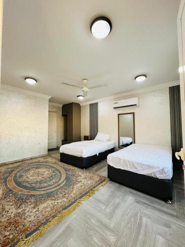 Ένα ή περισσότερα κρεβάτια σε δωμάτιο στο ABUCHO Holiday Homes - Ras Al Khaimah UAE