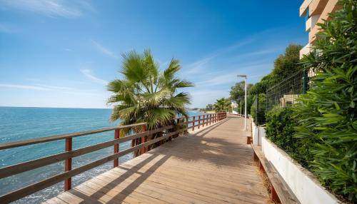 Ultimate Rentals - Centrally Located Beachside Apartment