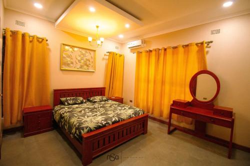 Giường trong phòng chung tại Comfy Standards