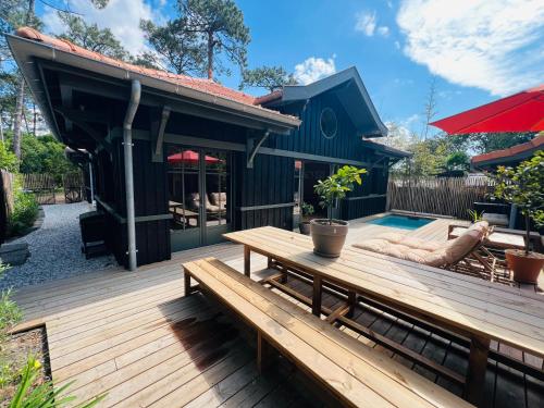 En have udenfor Villa Sangla - Accès plage - Piscine - Climatisation