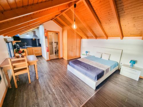 Giường trong phòng chung tại Studio One | Massapez | Fajã da Ovelha | Calheta