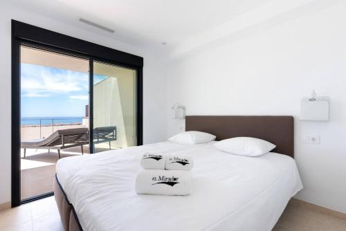 House with Jacuzzi and Amazing Sea Views, sauna and gym