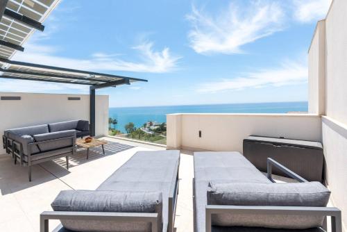 House with Jacuzzi and Amazing Sea Views, sauna and gym