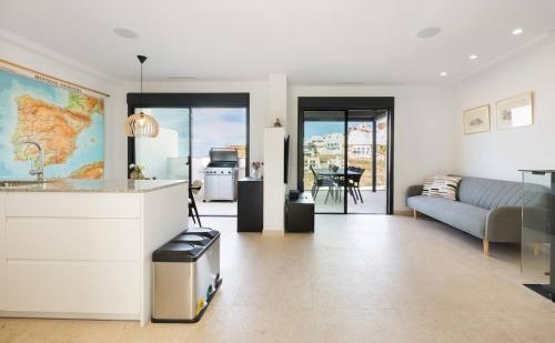 Stunning House with Private Jacuzzi and Sea views