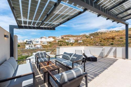Stunning House with Private Jacuzzi and Sea views