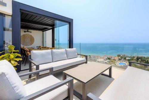 Luxury House with Private Pool, Jacuzzi and Wellness Spa