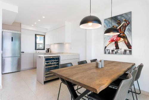 Luxury Villa with Private Pool and Hot Tub - access to gym, sauna & wellness centre