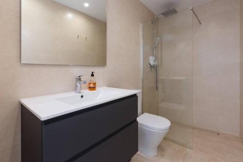 Luxury Villa with Private Pool and Hot Tub - access to gym, sauna & wellness centre