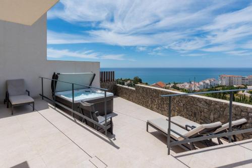 Luxury Villa with Private Pool and Hot Tub - access to gym, sauna & wellness centre