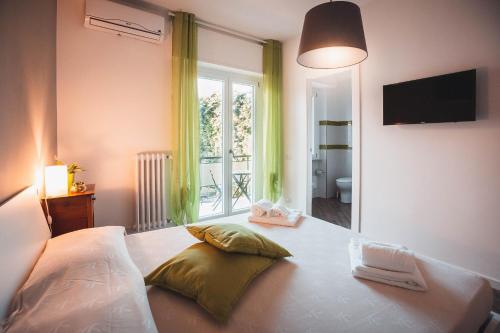 Ένα ή περισσότερα κρεβάτια σε δωμάτιο στο Be Your Home - Guest House Colors