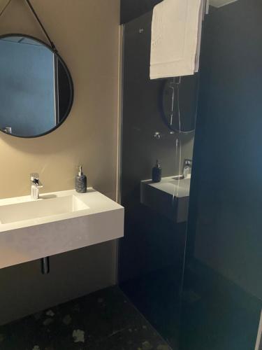 Et badeværelse på SleepWell Apartments Czarna Góra