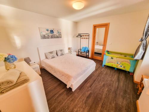 Postel nebo postele na pokoji v ubytování House of Massapez | Calheta