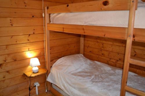 Ένα ή περισσότερα κρεβάτια σε δωμάτιο στο camping la vallée