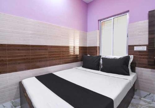 Giường trong phòng chung tại OYO hotel O P PS Nest Guest House