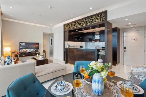 Luxe 2 Bedroom Near Dubai Mall DAMAC Uppercrest Downtown - Free Parking