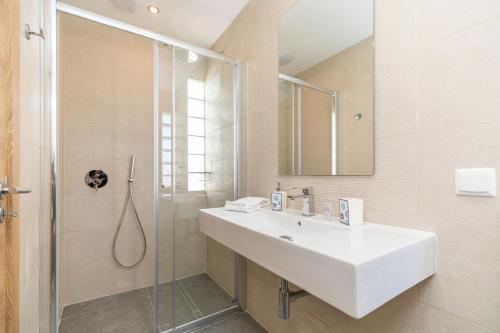 a bathroom with a sink and a shower at Apartment Atlantico, Town Centre in Tavira