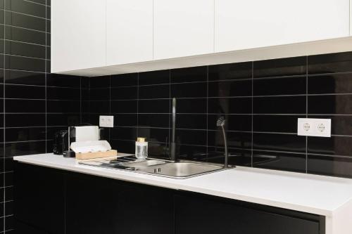 Heart of Lisbon Luxury Stay for 10 wAC