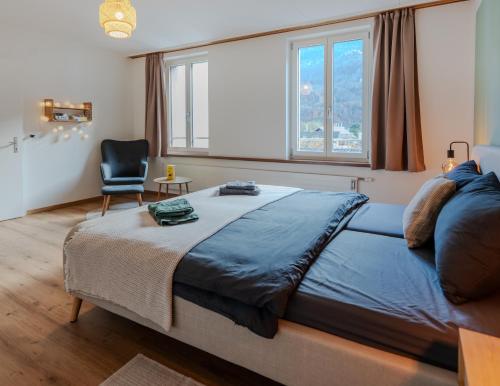 Postel nebo postele na pokoji v ubytování Spacious, stylish & central apartment, Great excursions in surrounding area