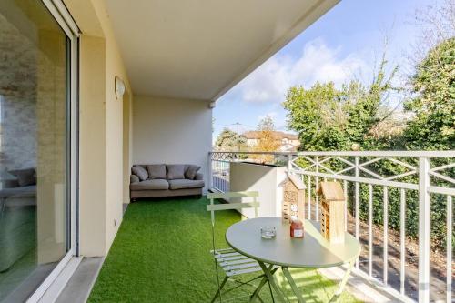 Le nid montois - centre - parking - balcon - wifi - lave linge et vaisselle