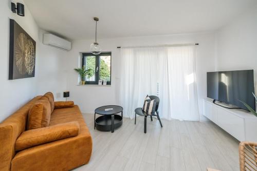 LuxStay Apartments APT1 - Private Parking, Terrace