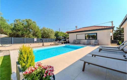 Gorgeous Home In Privlaka