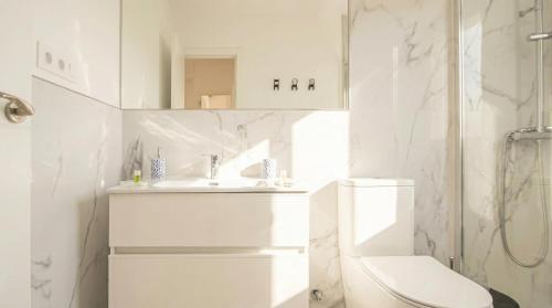 Luxury and sunny 2BR apartment Premium Spot
