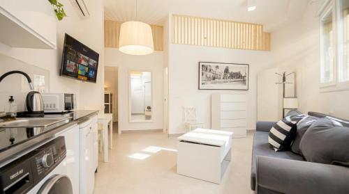 Luxury and sunny 2BR apartment Premium Spot