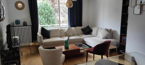Appartement moderne rénové centre ville, PARKING privé