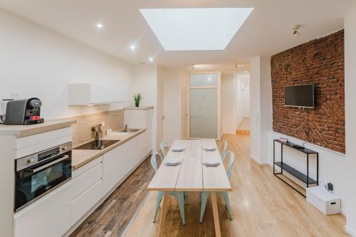 Una cocina o cocineta en Lille Grand Place - Apartment With 2 Bedrooms