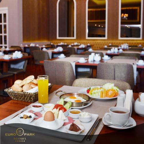 ホテルの敷地内または近くでの食事または食べ物