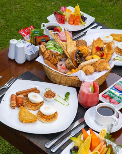 Jídlo v hostelu nebo okolí