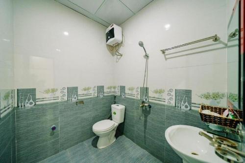 Et badeværelse på Gia Cat Long Hotel & Travel