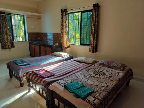 Postel nebo postele na pokoji v ubytování Shree Mata Homestay -South Goa & Karwar -Upto 15 Guests