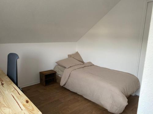 Postel nebo postele na pokoji v ubytování Appartement atypique lumineux