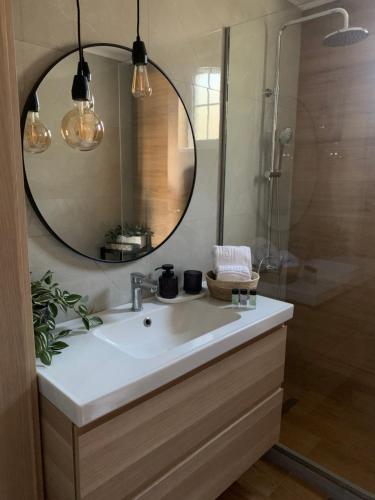 Ένα μπάνιο στο Christos House