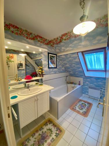 a bathroom with a tub and a sink and a bath tub at Au Petit Bonheur in Cucq