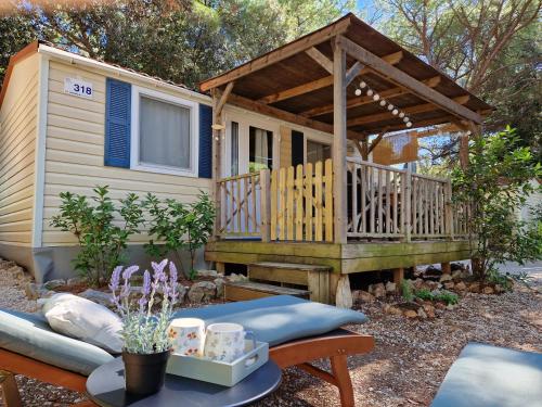 Κήπος έξω από το Mobile home Chakula at Kozarica camp